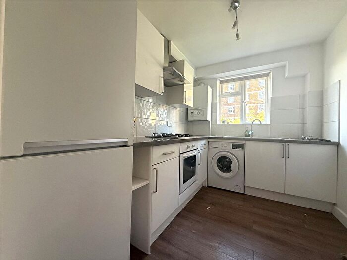 2 Bedroom Flat To Rent In Colney Hatch Lane, London, N10