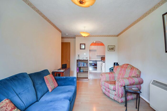 1 Bedroom Flat For Sale In Bromyard Avenue, London, W3