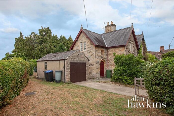 3 Bedroom Semi-Detached House For Sale In Compton Road, Calne, SN11