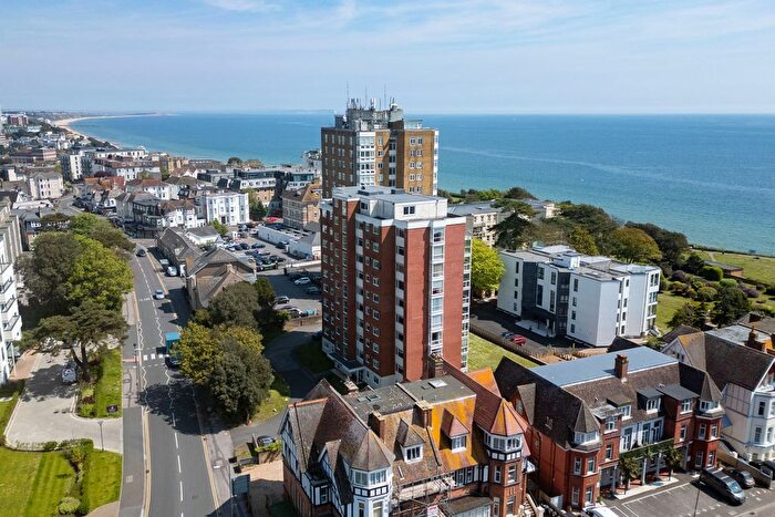 3 Bedroom Flat To Rent In West Cliff Road, Bournemouth, BH2