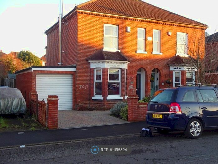 4 Bedroom Semi-Detached House To Rent In Manor Farm Road, Southampton SO18