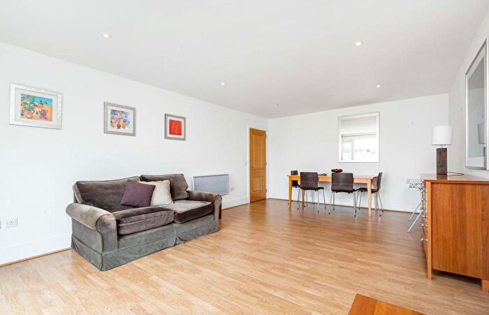 3 Bedroom Apartment To Rent In Avenue Road, St Johns Wood, London, NW8
