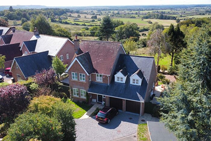 4 Bedroom Detached House For Sale In Pinetum Close, Devizes, SN10