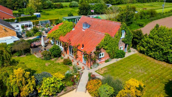 4 Bedroom Barn Conversion For Sale In Westhorpe Road, Gosberton, Spalding, PE11