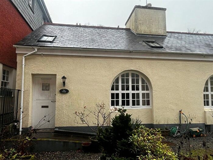 1 Bedroom Semi-Detached House For Sale In South Brent, Devon, TQ10