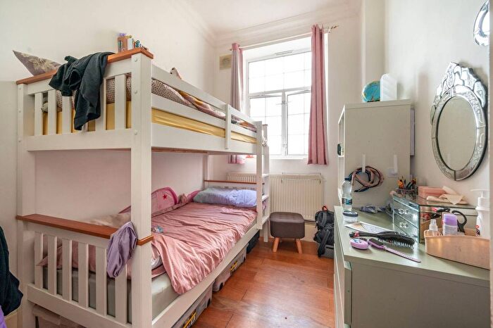 2 Bedroom Flat For Sale In Upton Heights, Forest Gate, London, E7