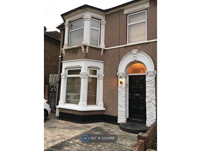 2 Bedroom Maisonette To Rent In Blythswood Road, Ilford, IG3