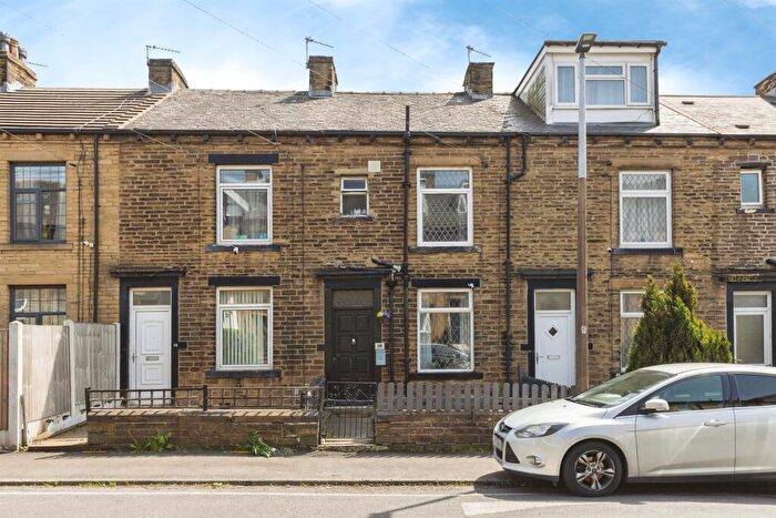 2 Bedroom Terraced House For Sale In Woodhall Road, Bradford, BD3