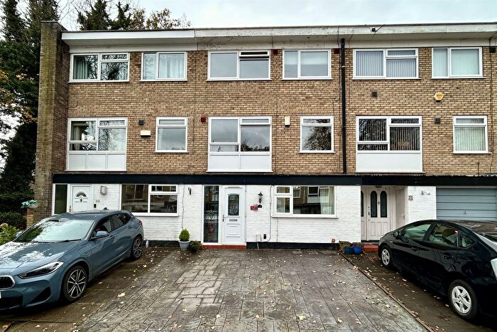 4 Bedroom Town House For Sale In Farley Court, Stockport, Cheadle Hulme, SK8