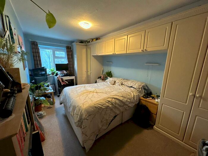 3 Bedroom Flat To Rent In The Drive, Hove, BN3