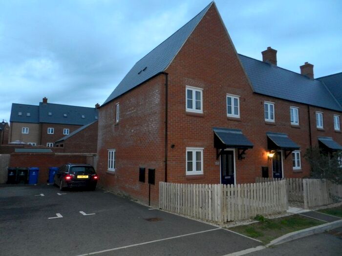 3 Bedroom Property To Rent In Catterick Way, Towcester, NN12