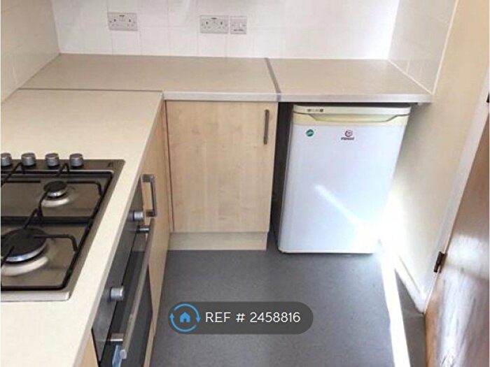 1 Bedroom Flat To Rent In Hermon Street, Nottingham, NG7