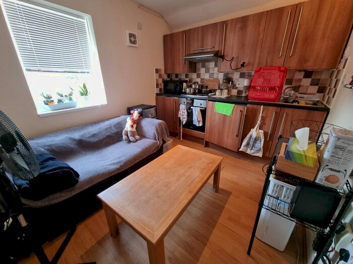 1 Bedroom Flat To Rent In Woodville Rd, Cathays, Cardiff, CF24