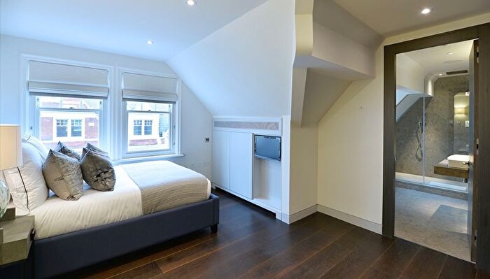 2 Bedroom Flat To Rent In Duke Street, London, W1K