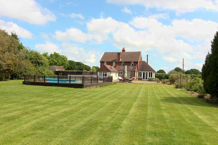 3 Bedroom Detached House For Sale In Lenham Road, Headcorn, Ashford, TN27