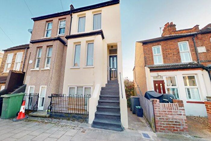 2 Bedroom Maisonette To Rent In Canon Road, Bromley, BR1