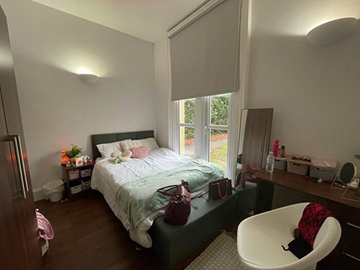 2 Bedroom Apartment To Rent In Clarendon Road, Leeds, West Yorkshire, LS2