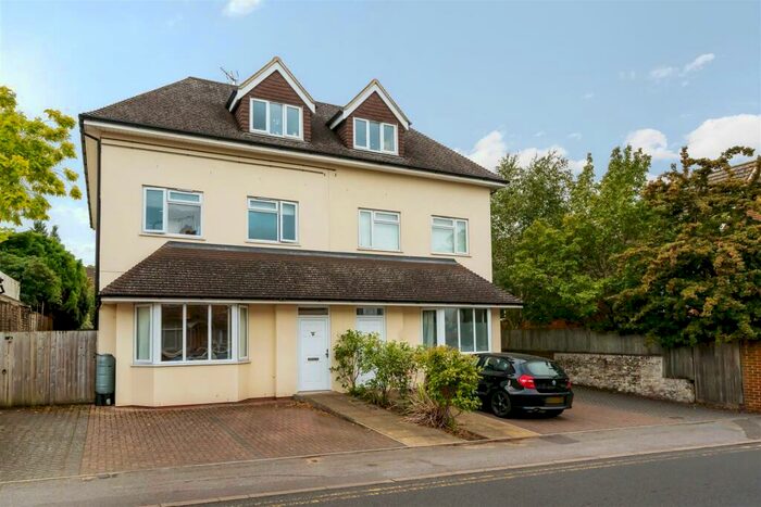 1 Bedroom Flat To Rent In College Road, Woking, GU22