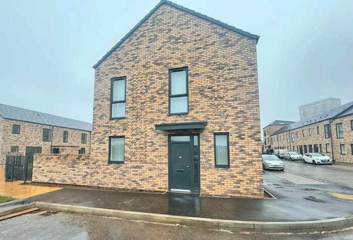 3 Bedroom End Of Terrace House To Rent In Bird Close, Birmingham, B12