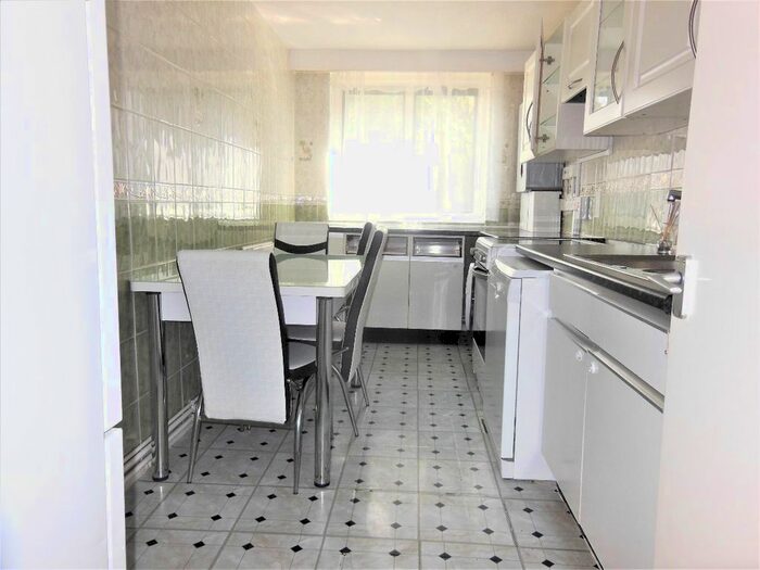 2 Bedroom Flat To Rent In Lympne, Gloucester Road, London, N17