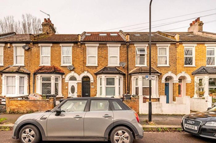6 Bedroom Terraced House To Rent In Leyton, Leyton, London, E10
