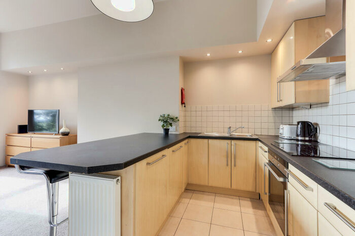 4 Bedroom Apartment To Rent In Westcliffe Court, The Park, NG7