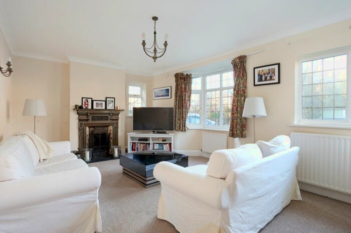 4 Bedroom Detached House To Rent In Monks Walk, Reigate RH2