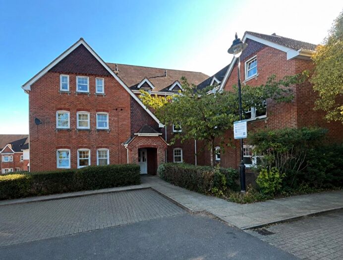 2 Bedroom Flat For Sale In Campbell Fields, Aldershot, GU11