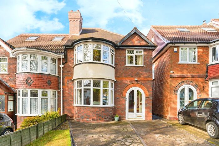 3 Bedroom Semi-Detached House For Sale In Edenbridge Road, Birmingham, B28