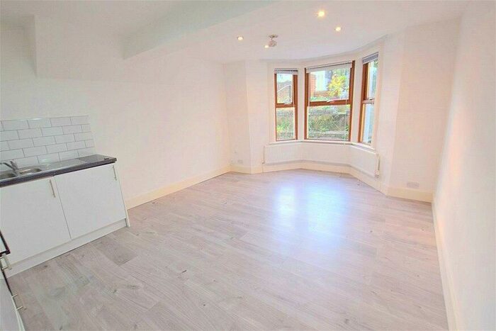 2 Bedroom Flat To Rent In Cecil Road, Plaistow, E13