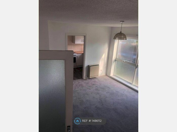 2 Bedroom Flat To Rent In Baguley, Manchester, M23