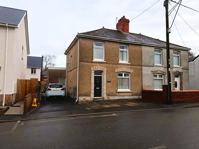 3 Bedroom Semi-Detached House For Sale In Llwynhendy Road, Llanelli, SA14