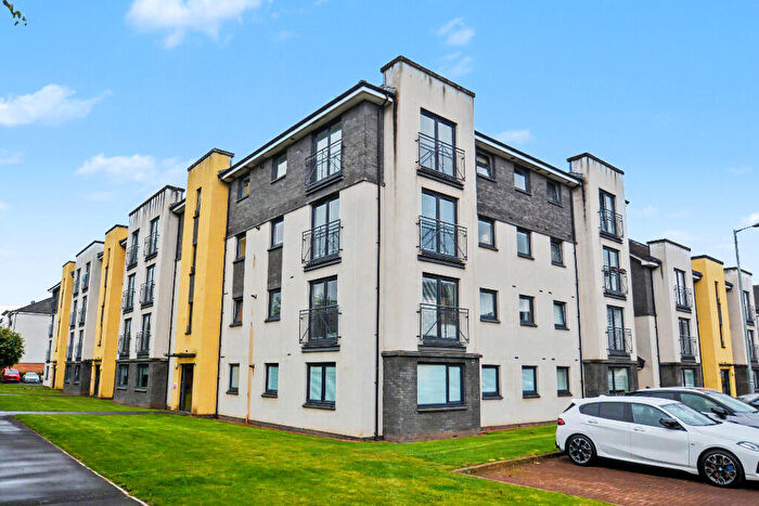 3 Bedroom Flat To Rent In / Kenley Road, Renfrew, Renfrewshire, PA4