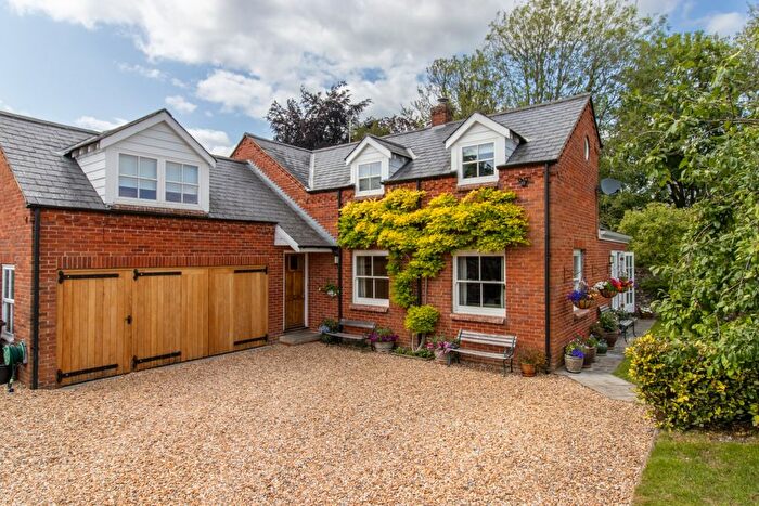 4 Bedroom Terraced House To Rent In The George Yard, Alresford, Hampshire, SO24