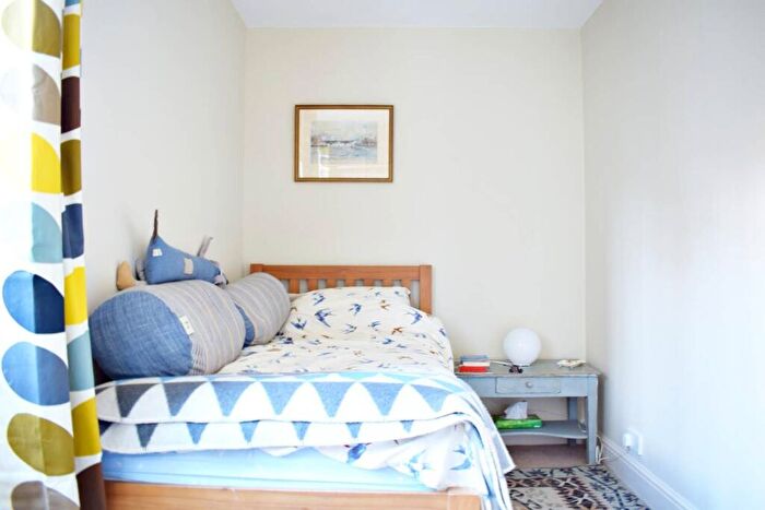 2 Bedroom Flat To Rent In Avenell Road, London ., N5