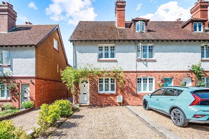 3 Bedroom End Of Terrace House For Sale In Bluehouse Lane, Oxted, RH8
