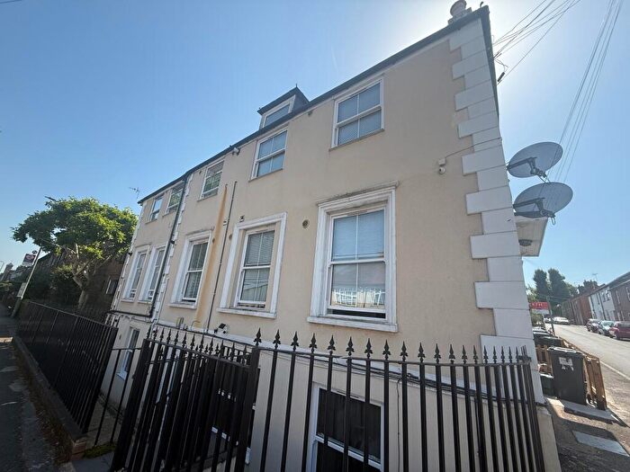 3 Bedroom Flat To Rent In Albert Road, Orpington, BR5