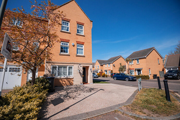 4 Bedroom Semi-Detached House For Sale In Barkway Drive, Orpington, BR6