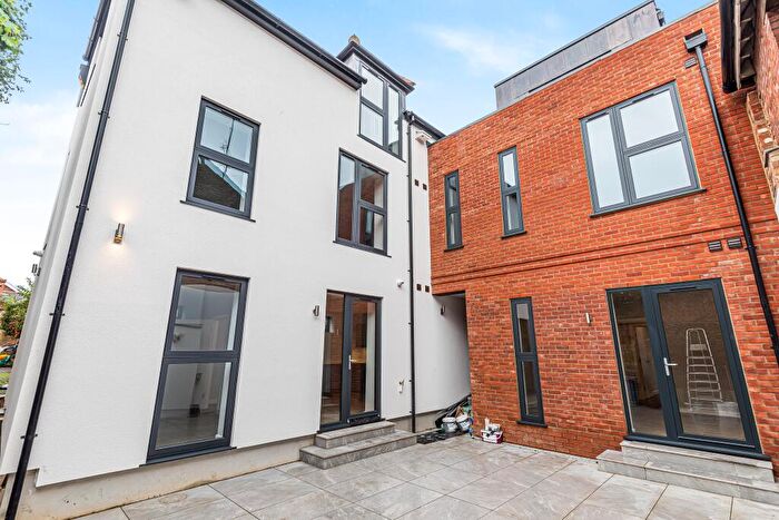 1 Bedroom Apartment To Rent In Lenten Street, Alton, Hampshire, GU34