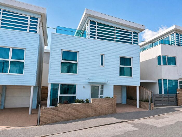 4 Bedroom Detached House To Rent In Chaddesley Wood Road, Sandbanks, BH13