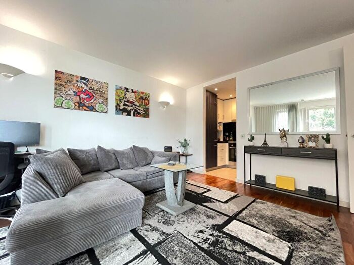 1 Bedroom Apartment For Sale In Fairmont Avenue, London, E14