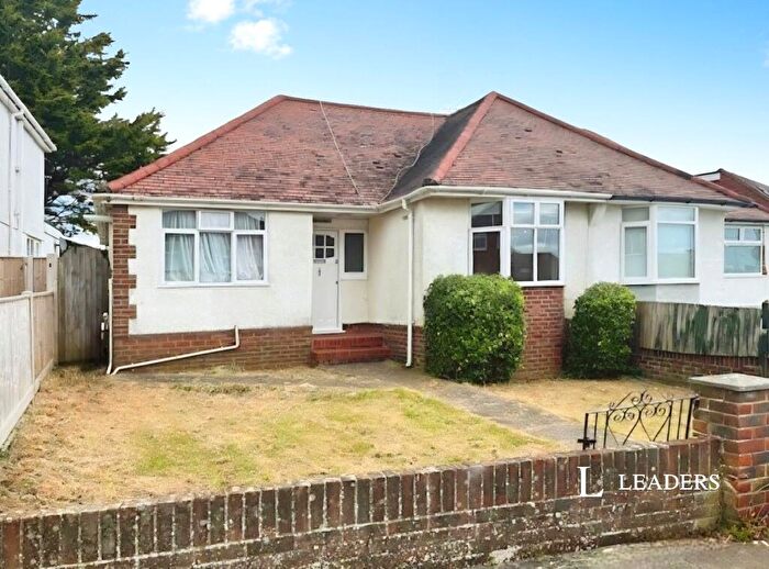 2 Bedroom Bungalow To Rent In Brasslands Drive, Portslade, Brighton, BN41
