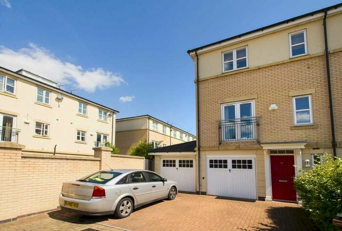 3 Bedroom Town House To Rent In The Quays, Castle Marina, Nottingham, NG7