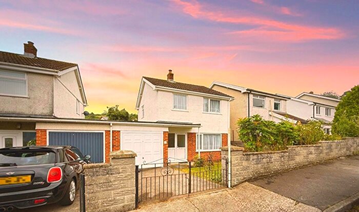 3 Bedroom Link Detached House For Sale In Nurses Corner, Penclawdd, Swansea, West Glamorgan, SA4