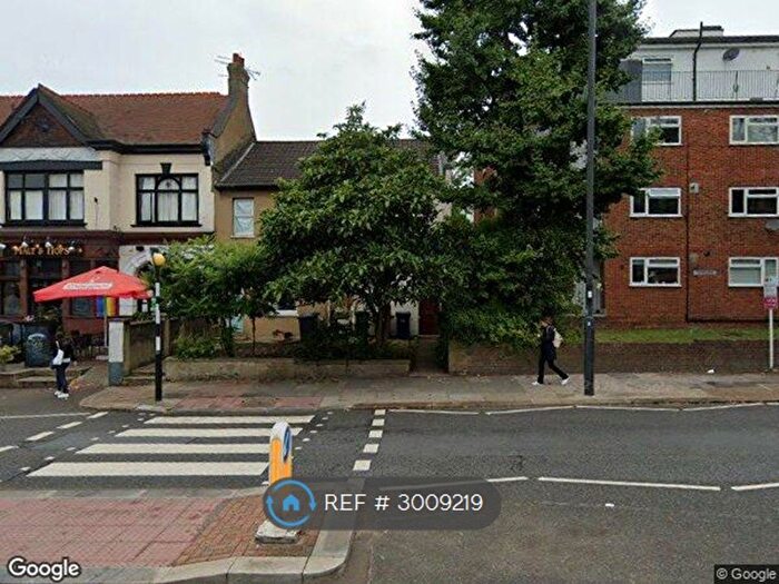 3 Bedroom End Of Terrace House To Rent In High Road, London, N12