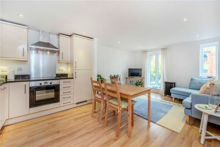 1 Bedroom Flat To Rent In Stockbridge Road, Winchester, Hampshire, SO22