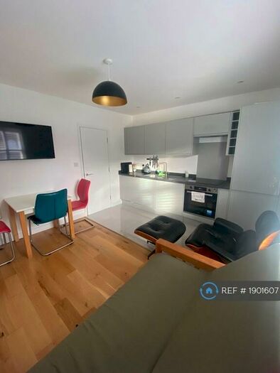 2 Bedroom Flat To Rent In Whitehawk Road, Brighton, BN2