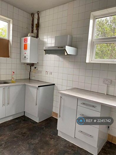 4 Bedroom Bungalow To Rent In Eastham Way, Salford, M38