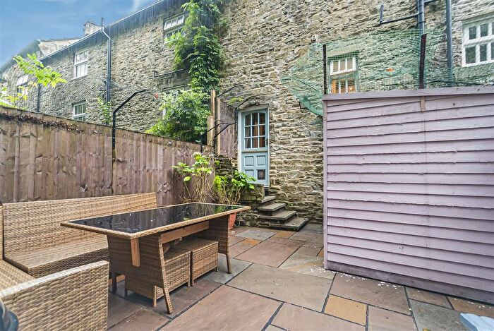 1 Bedroom Terraced House For Sale In Holcombe Road, Rossendale, BB4