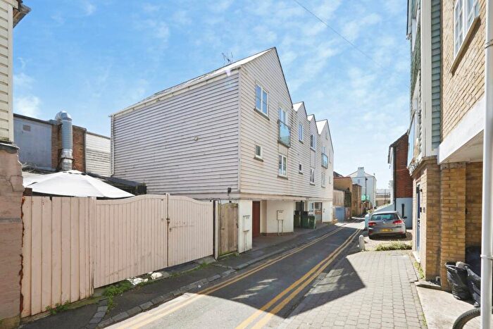 3 Bedroom End Of Terrace House For Sale In Gough Road, Folkestone, Kent, CT20